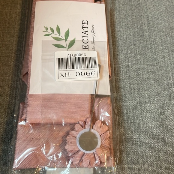 Men’s pink tie - Picture 3 of 3